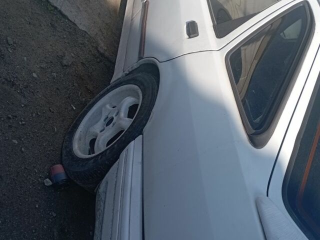 Белый Форд Другая, объемом двигателя 2 л и пробегом 250 тыс. км за 600 $, фото 6 на Automoto.ua