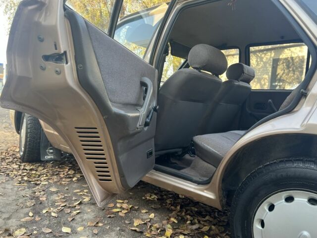 Бежевый Форд Другая, объемом двигателя 1.4 л и пробегом 150 тыс. км за 880 $, фото 15 на Automoto.ua