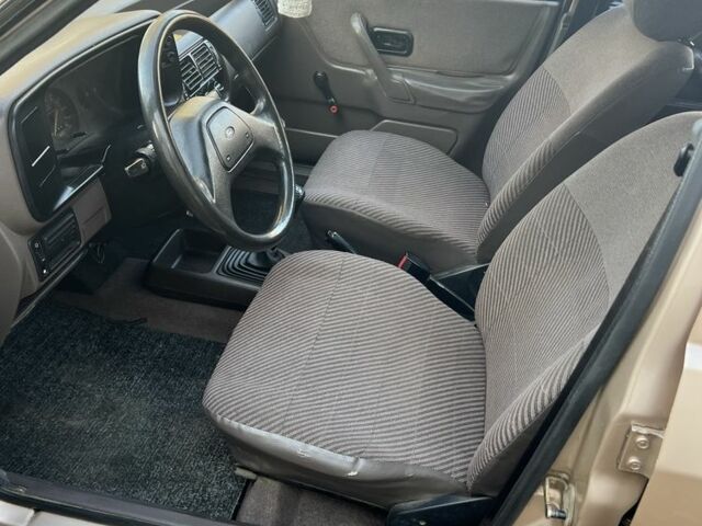 Бежевый Форд Другая, объемом двигателя 1.4 л и пробегом 150 тыс. км за 880 $, фото 14 на Automoto.ua