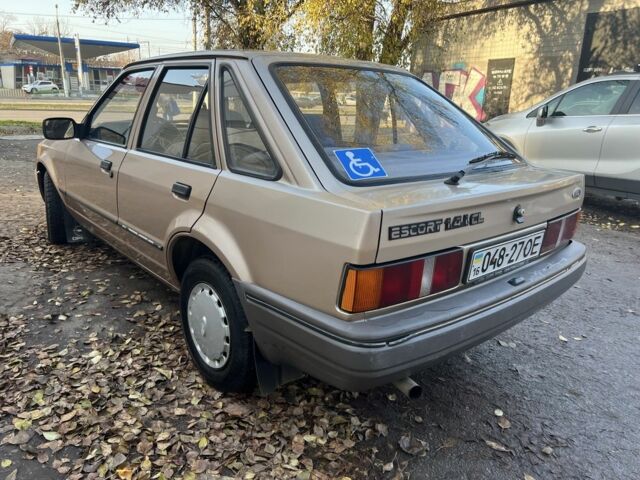 Бежевый Форд Другая, объемом двигателя 1.4 л и пробегом 150 тыс. км за 880 $, фото 7 на Automoto.ua