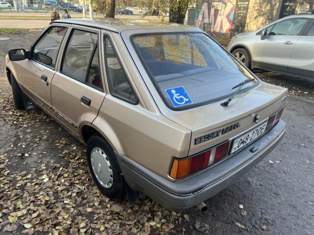 Бежевый Форд Другая, объемом двигателя 1.4 л и пробегом 150 тыс. км за 880 $, фото 6 на Automoto.ua