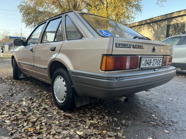 Бежевый Форд Другая, объемом двигателя 1.4 л и пробегом 150 тыс. км за 880 $, фото 8 на Automoto.ua