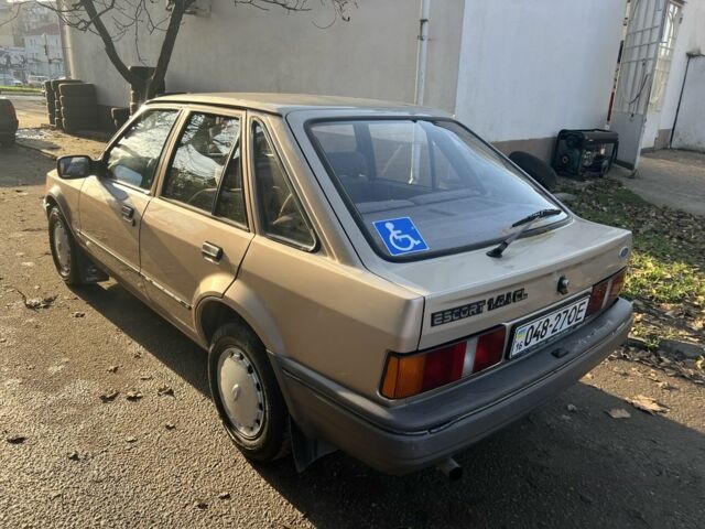 Бежевый Форд Другая, объемом двигателя 1.4 л и пробегом 150 тыс. км за 880 $, фото 4 на Automoto.ua