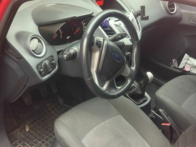 Красный Форд Другая, объемом двигателя 1.2 л и пробегом 148 тыс. км за 5700 $, фото 5 на Automoto.ua