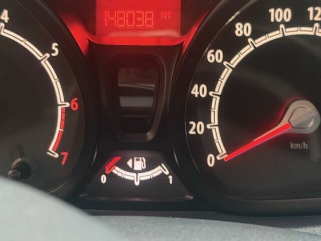 Красный Форд Другая, объемом двигателя 1.2 л и пробегом 148 тыс. км за 5700 $, фото 6 на Automoto.ua