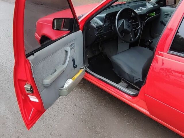 Красный Форд Другая, объемом двигателя 1.3 л и пробегом 57 тыс. км за 1700 $, фото 4 на Automoto.ua