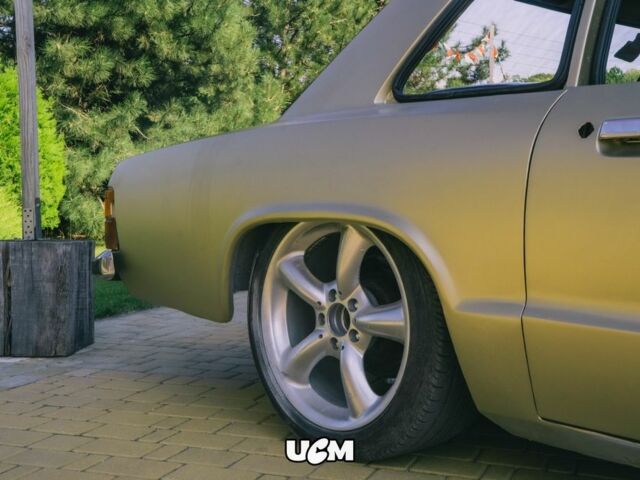 Жовтий Форд Інша, об'ємом двигуна 2 л та пробігом 1000 тис. км за 20000 $, фото 4 на Automoto.ua