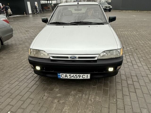 Сірий Форд Інша, об'ємом двигуна 1.6 л та пробігом 360 тис. км за 1000 $, фото 2 на Automoto.ua