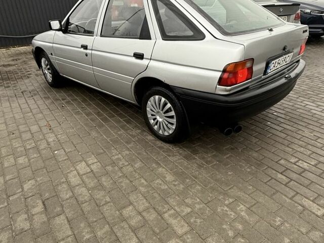 Сірий Форд Інша, об'ємом двигуна 1.6 л та пробігом 360 тис. км за 1000 $, фото 4 на Automoto.ua