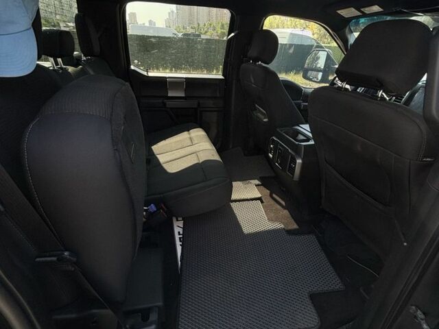 Сірий Форд Інша, об'ємом двигуна 5 л та пробігом 55 тис. км за 26000 $, фото 4 на Automoto.ua