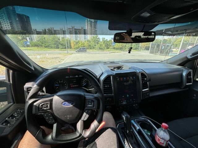 Сірий Форд Інша, об'ємом двигуна 5 л та пробігом 55 тис. км за 26000 $, фото 1 на Automoto.ua