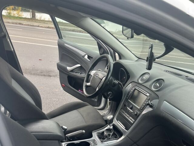 Сірий Форд Інша, об'ємом двигуна 1.6 л та пробігом 198 тис. км за 7500 $, фото 11 на Automoto.ua