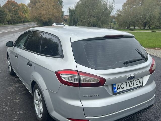 Сірий Форд Інша, об'ємом двигуна 1.6 л та пробігом 198 тис. км за 7500 $, фото 1 на Automoto.ua