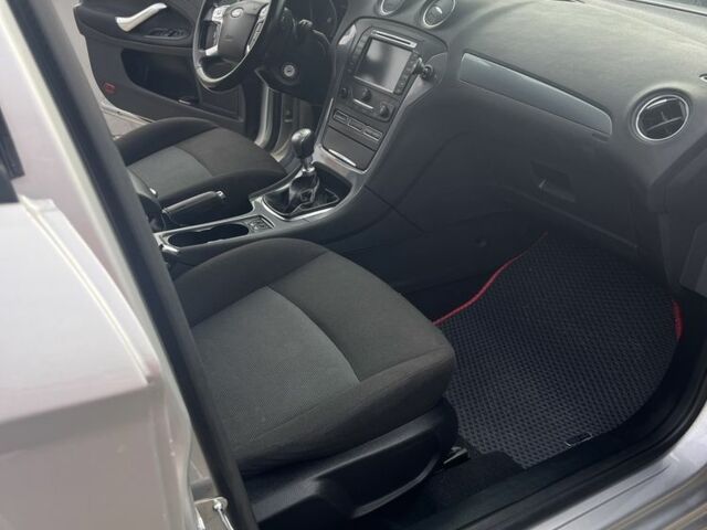 Сірий Форд Інша, об'ємом двигуна 1.6 л та пробігом 198 тис. км за 7500 $, фото 12 на Automoto.ua