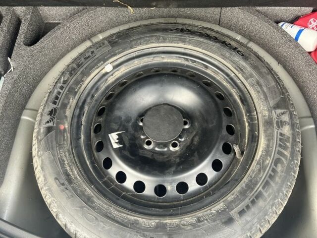 Сірий Форд Інша, об'ємом двигуна 1.6 л та пробігом 198 тис. км за 7500 $, фото 9 на Automoto.ua