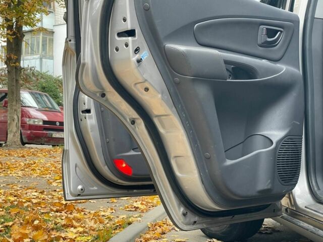 Сірий Форд Інша, об'ємом двигуна 2 л та пробігом 300 тис. км за 3950 $, фото 13 на Automoto.ua