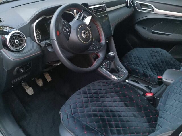 Сірий Форд Інша, об'ємом двигуна 1.6 л та пробігом 28 тис. км за 16667 $, фото 7 на Automoto.ua