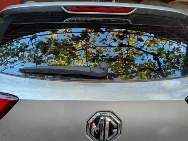 Сірий Форд Інша, об'ємом двигуна 1.6 л та пробігом 28 тис. км за 16667 $, фото 1 на Automoto.ua