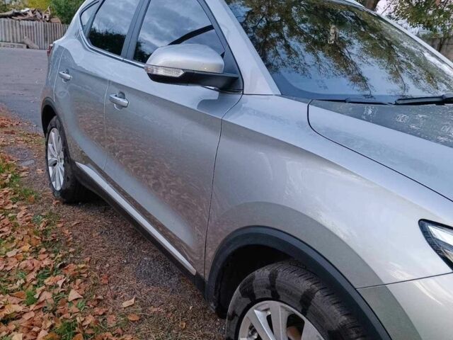 Сірий Форд Інша, об'ємом двигуна 1.6 л та пробігом 28 тис. км за 16667 $, фото 2 на Automoto.ua