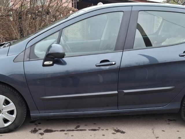 Синій Форд Інша, об'ємом двигуна 1.6 л та пробігом 200 тис. км за 4000 $, фото 1 на Automoto.ua