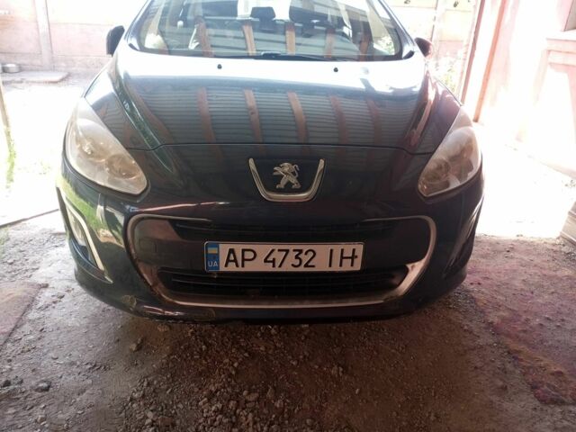 Синій Форд Інша, об'ємом двигуна 1.6 л та пробігом 200 тис. км за 4000 $, фото 2 на Automoto.ua