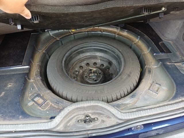 Синий Форд Другая, объемом двигателя 1.6 л и пробегом 280 тыс. км за 1600 $, фото 11 на Automoto.ua