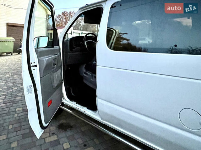 Білий Форд E-350, об'ємом двигуна 5.4 л та пробігом 10 тис. км за 14000 $, фото 14 на Automoto.ua