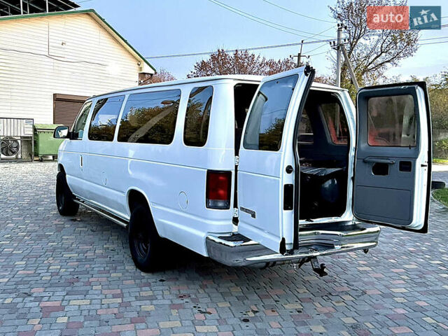 Білий Форд E-350, об'ємом двигуна 5.4 л та пробігом 10 тис. км за 14000 $, фото 6 на Automoto.ua