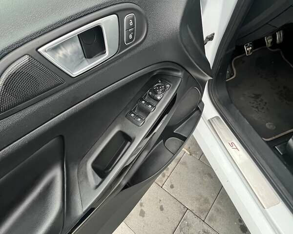 Белый Форд Экоспорт, объемом двигателя 1 л и пробегом 66 тыс. км за 11377 $, фото 13 на Automoto.ua