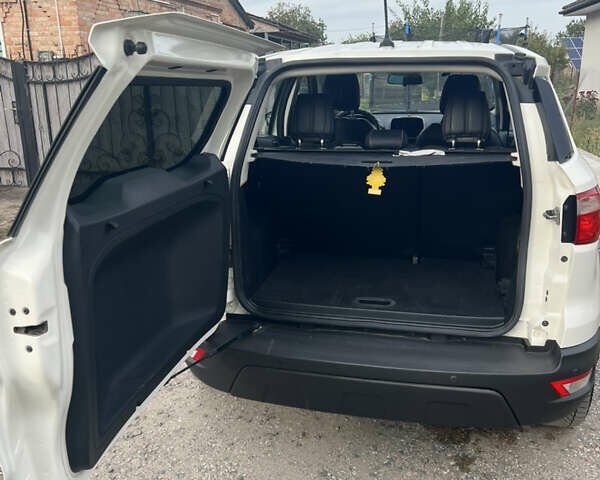 Белый Форд Экоспорт, объемом двигателя 1 л и пробегом 100 тыс. км за 12100 $, фото 6 на Automoto.ua