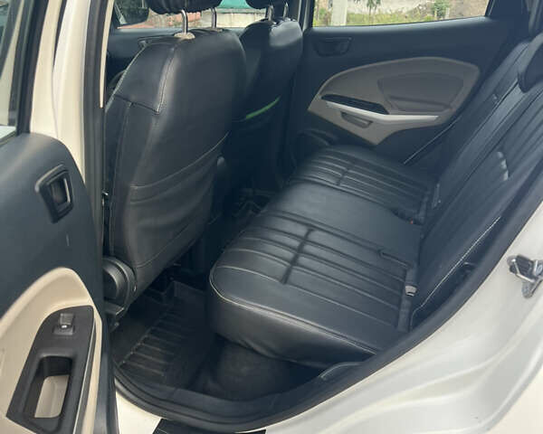 Белый Форд Экоспорт, объемом двигателя 1 л и пробегом 100 тыс. км за 12100 $, фото 8 на Automoto.ua