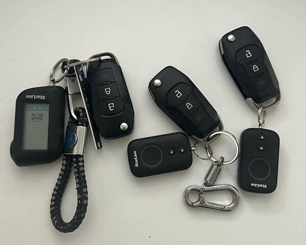 Белый Форд Экоспорт, объемом двигателя 1 л и пробегом 100 тыс. км за 12100 $, фото 15 на Automoto.ua