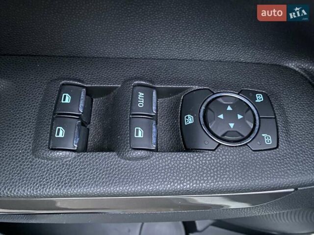 Белый Форд Экоспорт, объемом двигателя 2 л и пробегом 89 тыс. км за 13400 $, фото 19 на Automoto.ua