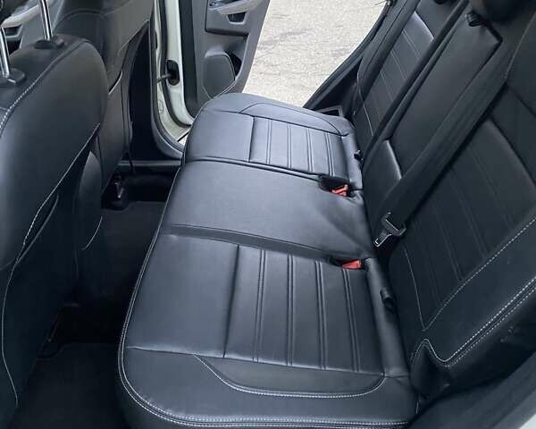 Белый Форд Экоспорт, объемом двигателя 2 л и пробегом 89 тыс. км за 13400 $, фото 12 на Automoto.ua