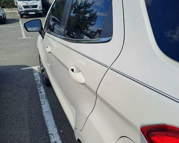 Білий Форд Екоспорт, об'ємом двигуна 1 л та пробігом 46 тис. км за 10500 $, фото 6 на Automoto.ua