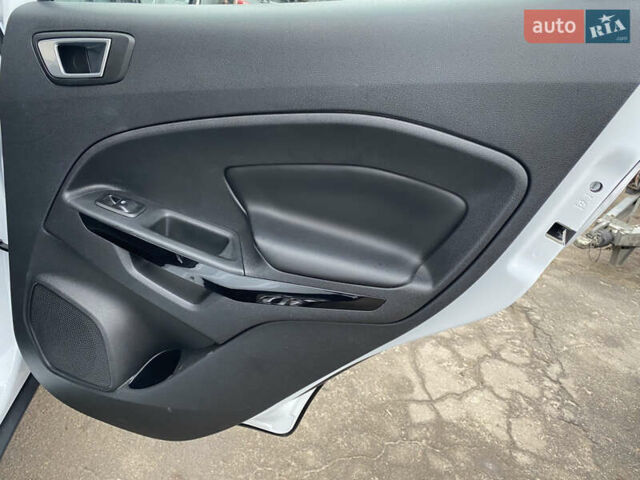 Білий Форд Екоспорт, об'ємом двигуна 1 л та пробігом 45 тис. км за 15900 $, фото 20 на Automoto.ua