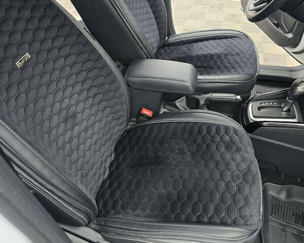 Форд Экоспорт 2020 в Киеве на Automoto.ua Белый Форд Экоспорт, объемом двигателя 1 л и пробегом 45 тыс. км за 16600 $, фото 25 на Automoto.ua