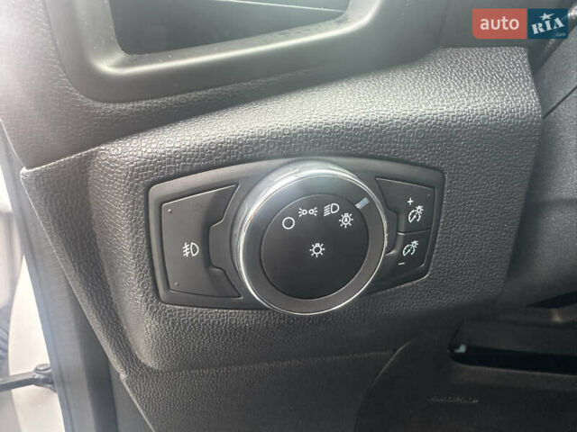 Форд Екоспорт 2020 у Києві на Automoto.ua Білий Форд Екоспорт, об'ємом двигуна 1 л та пробігом 58 тис. км за 12990 $, фото 32 на Automoto.ua