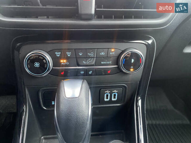 Білий Форд Екоспорт, об'ємом двигуна 1 л та пробігом 45 тис. км за 15900 $, фото 28 на Automoto.ua