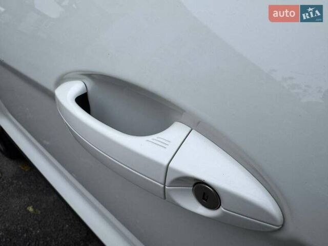 Белый Форд Экоспорт, объемом двигателя 2 л и пробегом 155 тыс. км за 13900 $, фото 16 на Automoto.ua