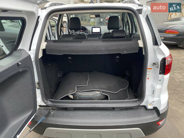 Білий Форд Екоспорт, об'ємом двигуна 1 л та пробігом 45 тис. км за 15900 $, фото 22 на Automoto.ua