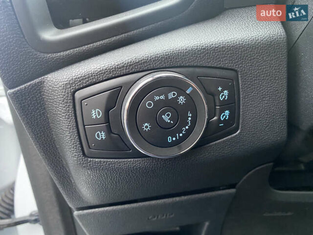 Білий Форд Екоспорт, об'ємом двигуна 1 л та пробігом 45 тис. км за 15900 $, фото 25 на Automoto.ua