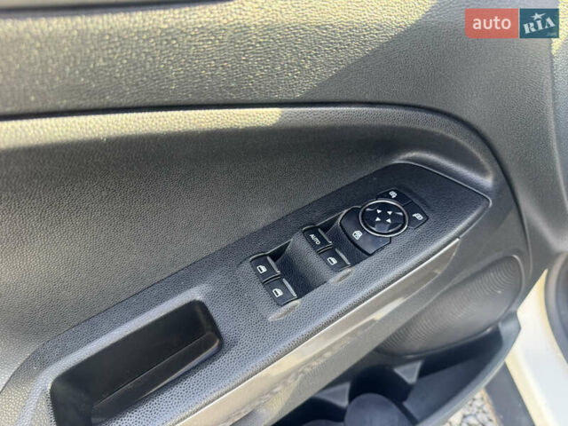 Белый Форд Экоспорт, объемом двигателя 2 л и пробегом 70 тыс. км за 12800 $, фото 11 на Automoto.ua