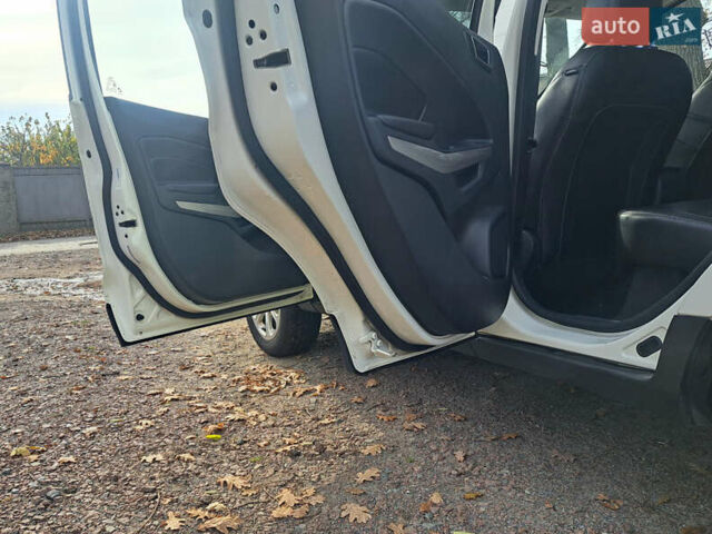 Білий Форд Екоспорт, об'ємом двигуна 2 л та пробігом 93 тис. км за 13600 $, фото 16 на Automoto.ua