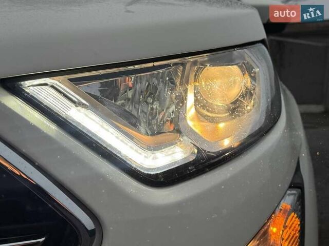 Белый Форд Экоспорт, объемом двигателя 2 л и пробегом 66 тыс. км за 13000 $, фото 66 на Automoto.ua