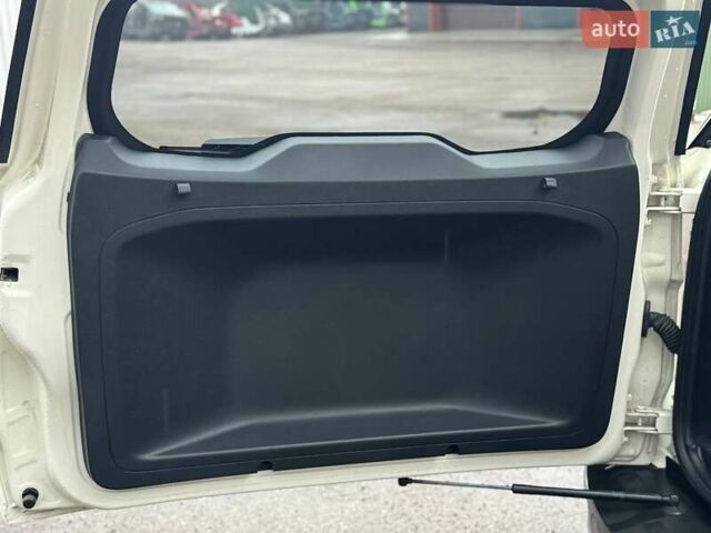 Белый Форд Экоспорт, объемом двигателя 2 л и пробегом 66 тыс. км за 13000 $, фото 24 на Automoto.ua