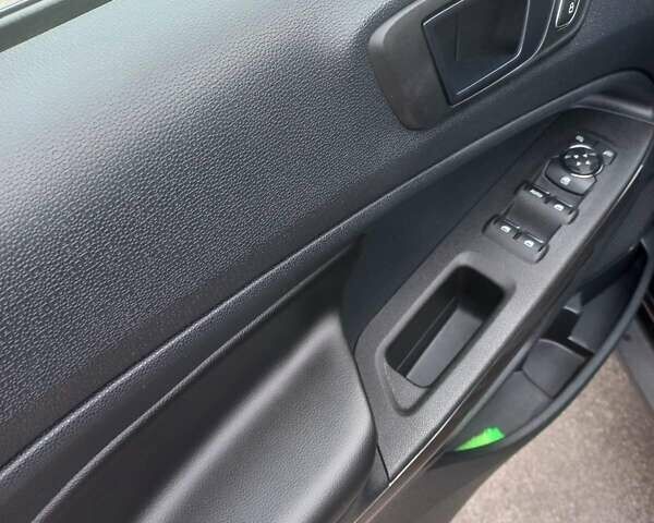 Чорний Форд Екоспорт, об'ємом двигуна 2 л та пробігом 98 тис. км за 13400 $, фото 34 на Automoto.ua