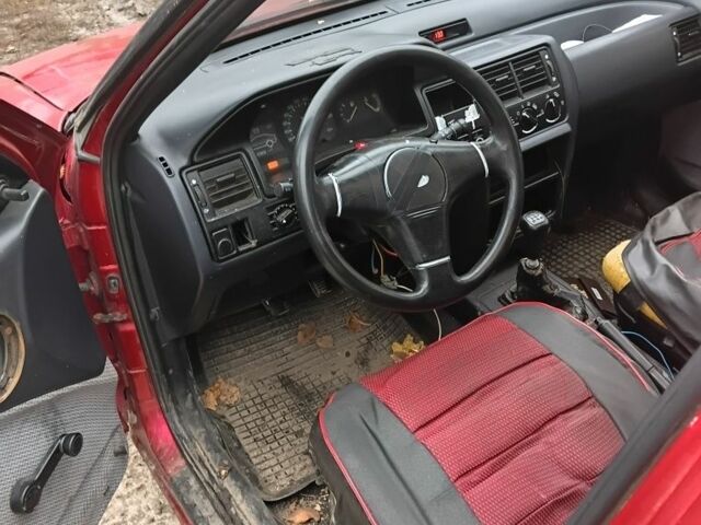 Красный Форд Экоспорт, объемом двигателя 1 л и пробегом 1 тыс. км за 650 $, фото 3 на Automoto.ua