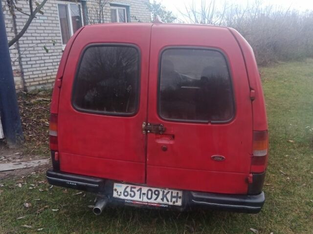 Красный Форд Экоспорт, объемом двигателя 1 л и пробегом 200 тыс. км за 597 $, фото 2 на Automoto.ua