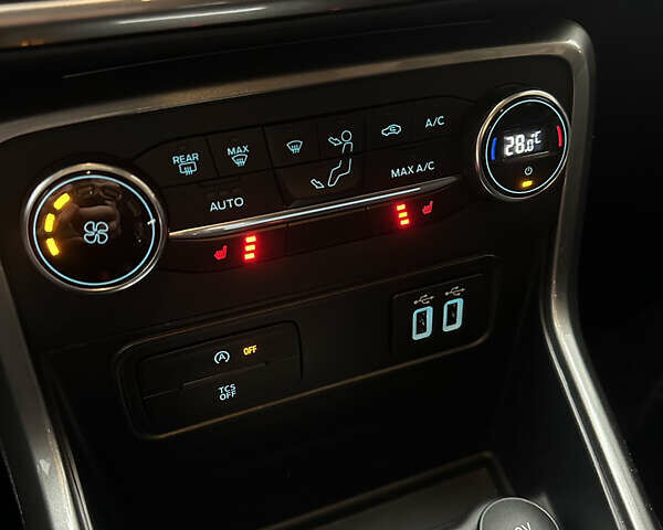 Красный Форд Экоспорт, объемом двигателя 2 л и пробегом 43 тыс. км за 14200 $, фото 12 на Automoto.ua